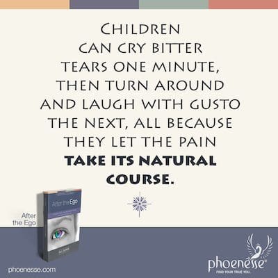 Kinder können in der einen Minute bittere Tränen weinen und sich in der nächsten umdrehen und vor Freude lachen, nur weil sie dem Schmerz seinen natürlichen Lauf lassen.