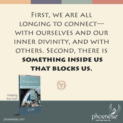 Primero, todos anhelamos conectarnos, con nosotros mismos y nuestra divinidad interior, y con los demás. Segundo, hay algo dentro de nosotros que nos bloquea.